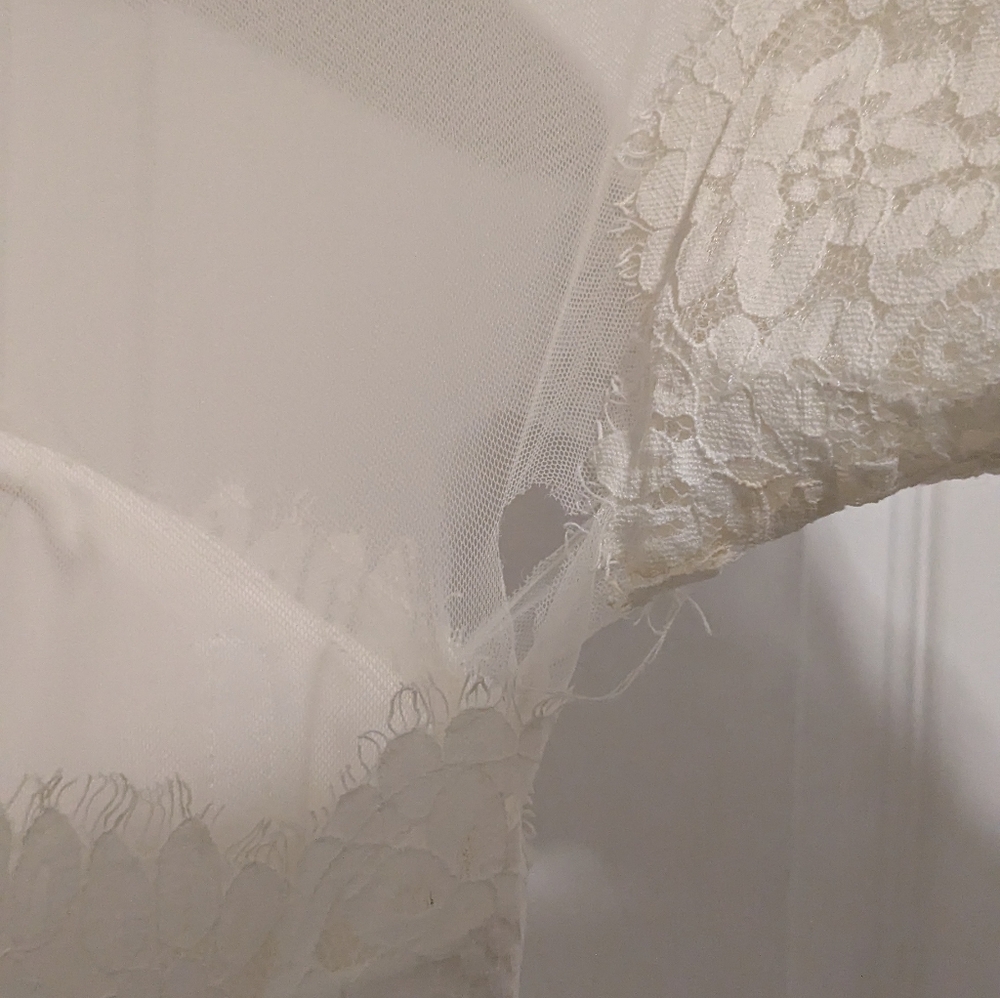 Wedding Dress Sheer Lace Ivory David's Bridal Galina Size 6 - Tulle 3/4 Sleeves - Picture 9 of 16